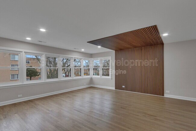 Foto del edificio - 6304 N Troy St