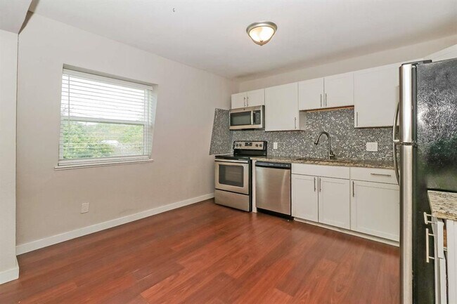 Foto del edificio - 7202 Twin Crest Dr