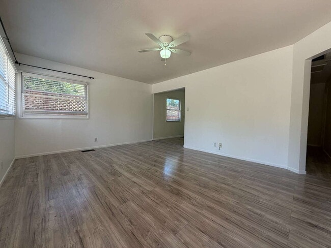 Building Photo - 1454 Bel Air Dr