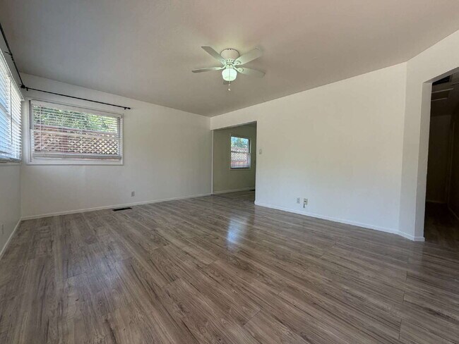Foto del edificio - 1454 Bel Air Dr