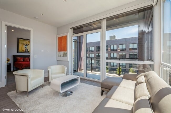 Building Photo - 2400 W Wabansia Ave