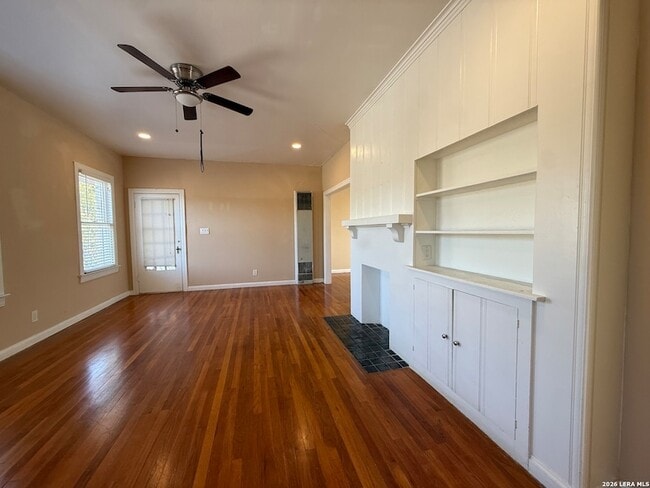 Building Photo - 530 W Gramercy Pl