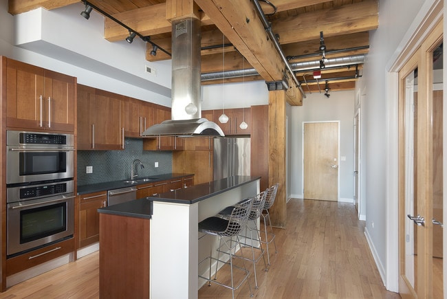 Building Photo - 154 W Hubbard St