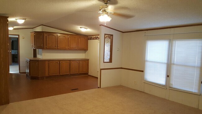 Building Photo - 2674 Woodlake Dr
