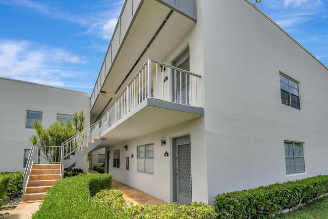 Foto del edificio - 553 Normandy Ln