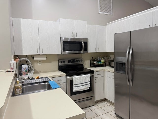 Building Photo - 13025 Meadowbreeze Dr