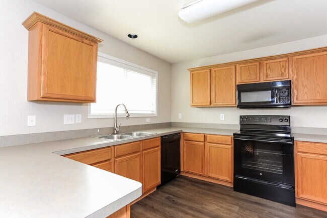 Building Photo - 2040 Shawnee Trail