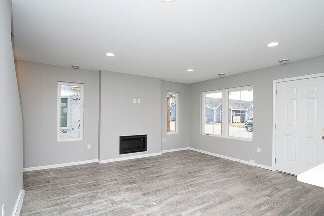 Foto del edificio - Luxury Townhome Living