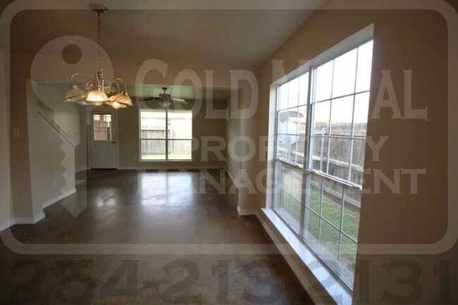 Building Photo - 4008 Cambridge Dr