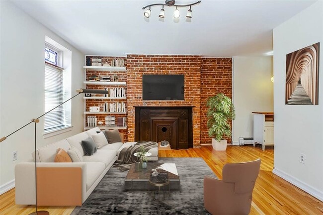 Building Photo - 207 14th St
