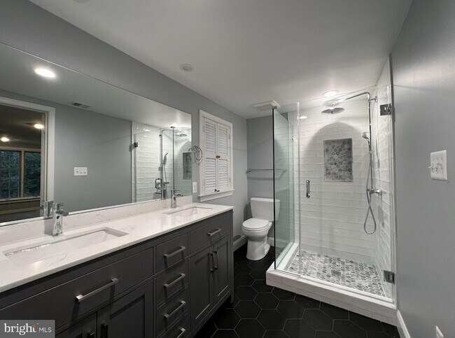 Foto del edificio - 7309 River Rd