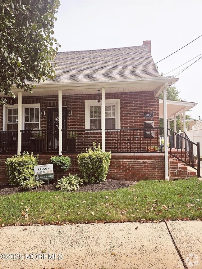 Building Photo - 860 Francis St