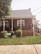 Building Photo - 860 Francis St