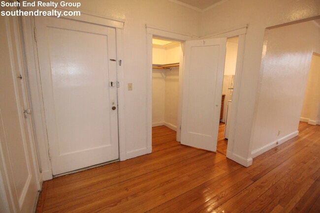 Building Photo - 119 Peterborough St