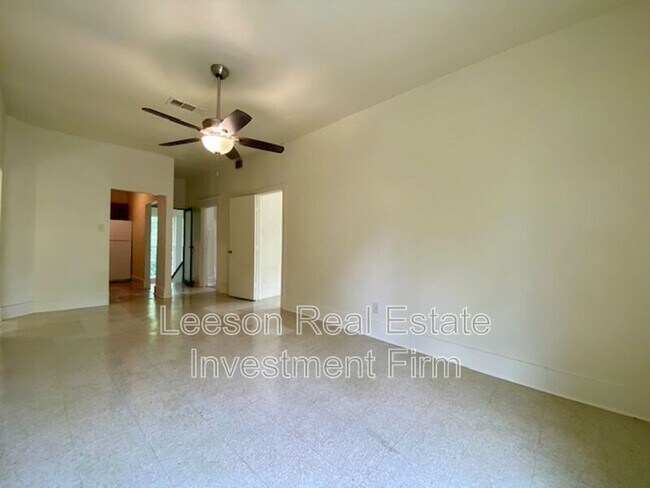 Foto del edificio - 451 Egan St