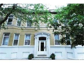 Building Photo - 1441 W Waveland Ave