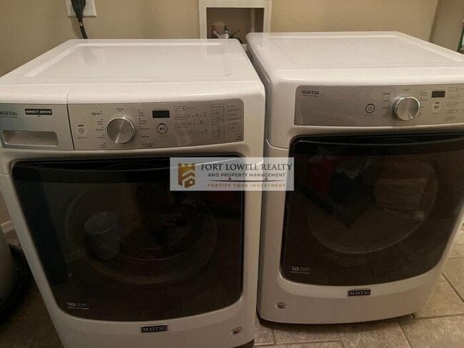 Foto del edificio - 2550 E River Rd