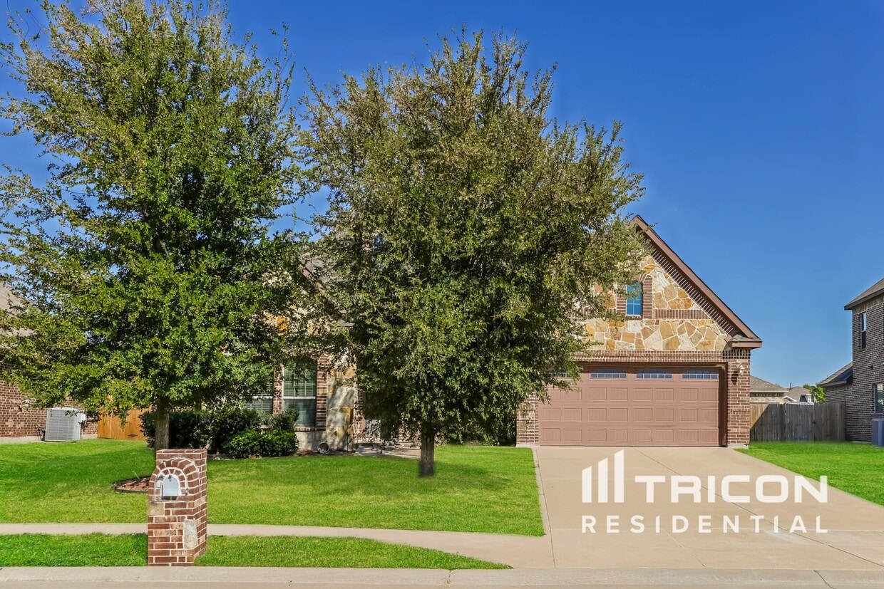 Primary Photo - 118 Stallion St