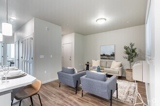 2BR, 2BA - 862 SF - Quatama Woods
