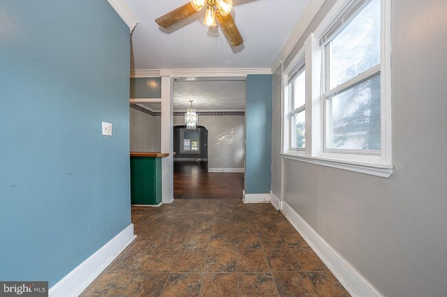 Building Photo - 316 S Cedar Ln