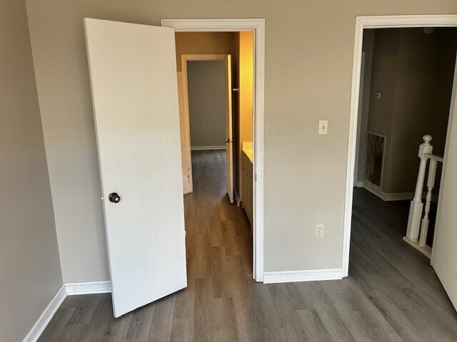 Building Photo - 2045 Sherwood Meadow Dr