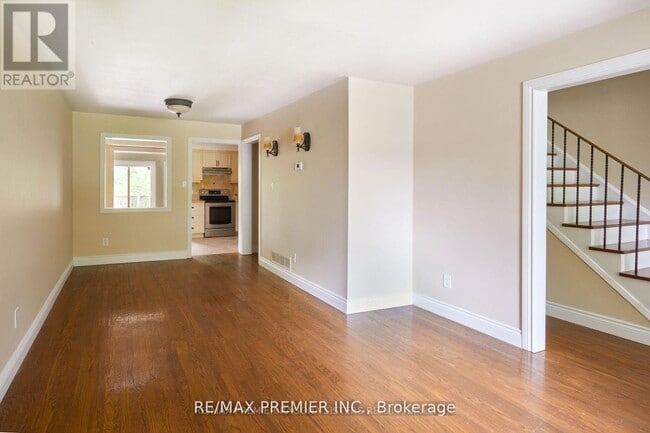 Building Photo - 39 Daphne Crescent