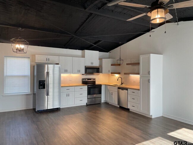 Foto del edificio - 11243 CR 219