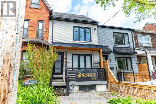 Photo du bâtiment - 700 Adelaide St W