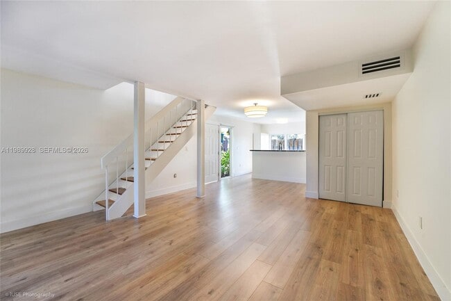 Building Photo - 9023 NE 4th Avenue Rd