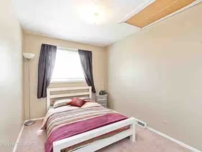 Building Photo - 553 W Park Ave