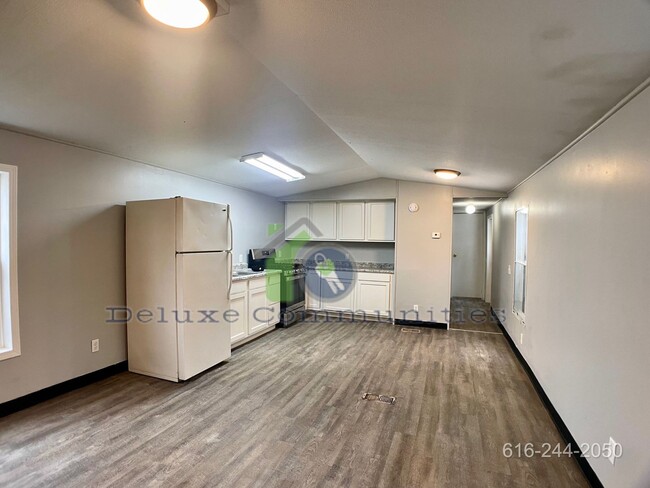 Building Photo - 3 Bedroom 2 Bathroom Manufactured Home