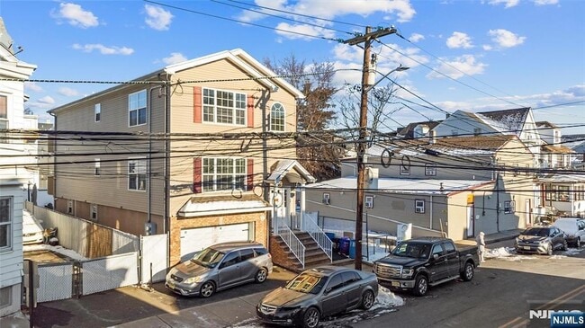 Foto del edificio - 110 Redwood Ave