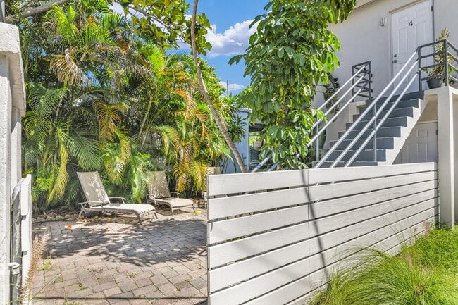 Building Photo - 818 N Dixie Hwy