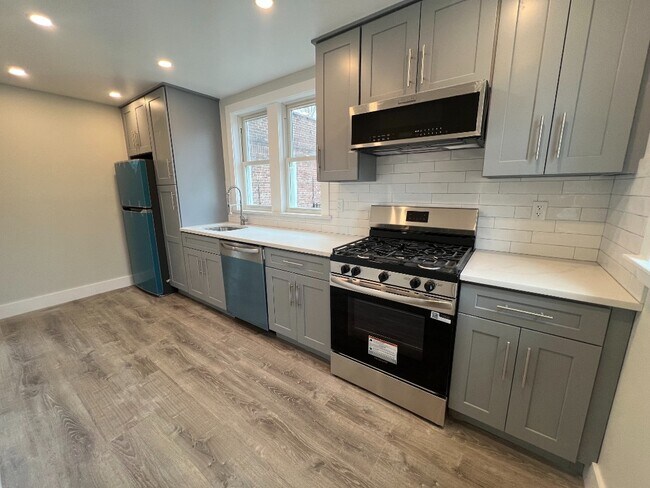 Foto del edificio - Lovely 2 Bed 2 Bath Gardens House w Terrace