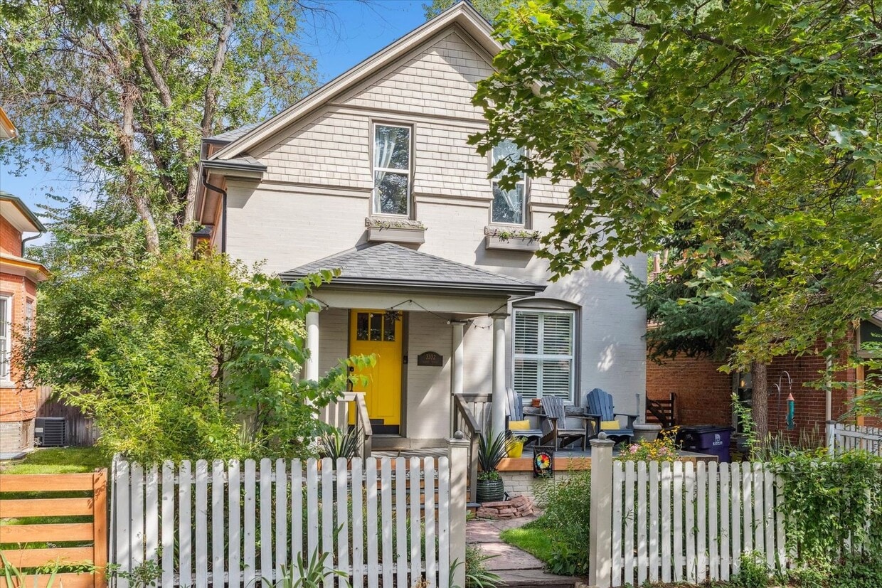 Foto principal - Furnished or unfurnished updated single family home in The Highlands.