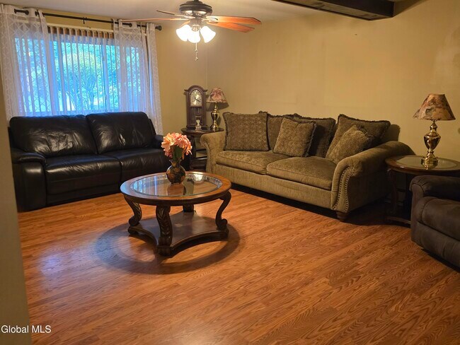 Foto del edificio - 3206 Guilderland Ave