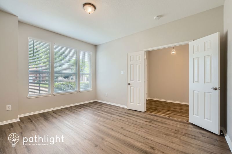 Foto principal - 10613 Lansdowne Ln