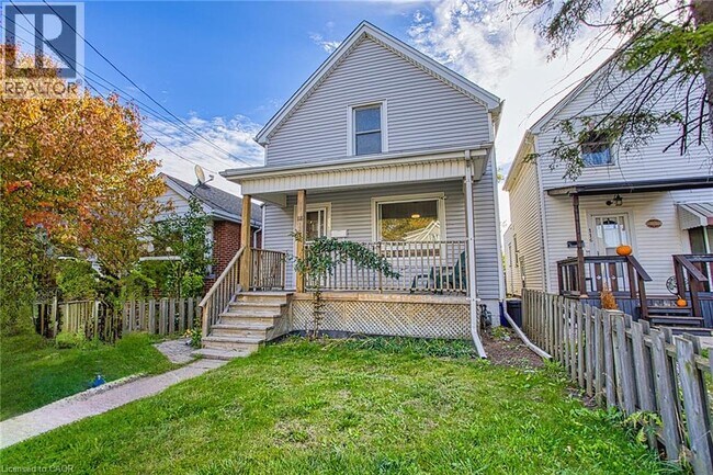 Building Photo - 118 Garside Ave N