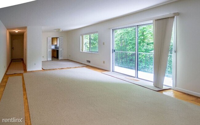 Building Photo - 10619 Montrose Ave