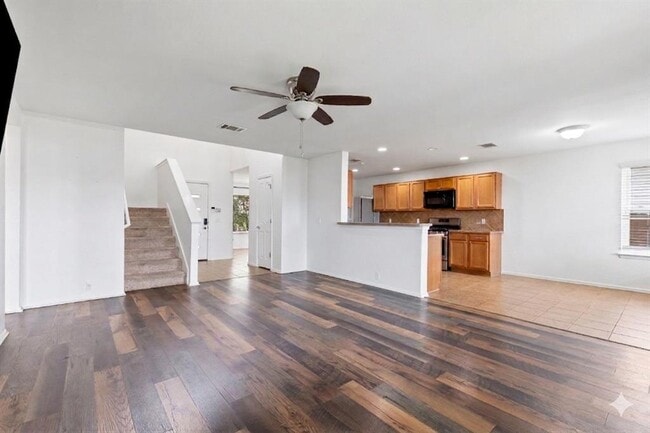 Building Photo - 1121 Sweet Gum Dr