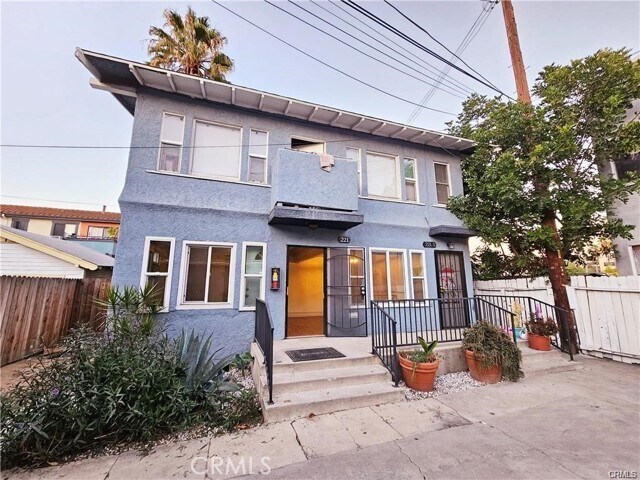 Primary Photo - 221 E 10th St