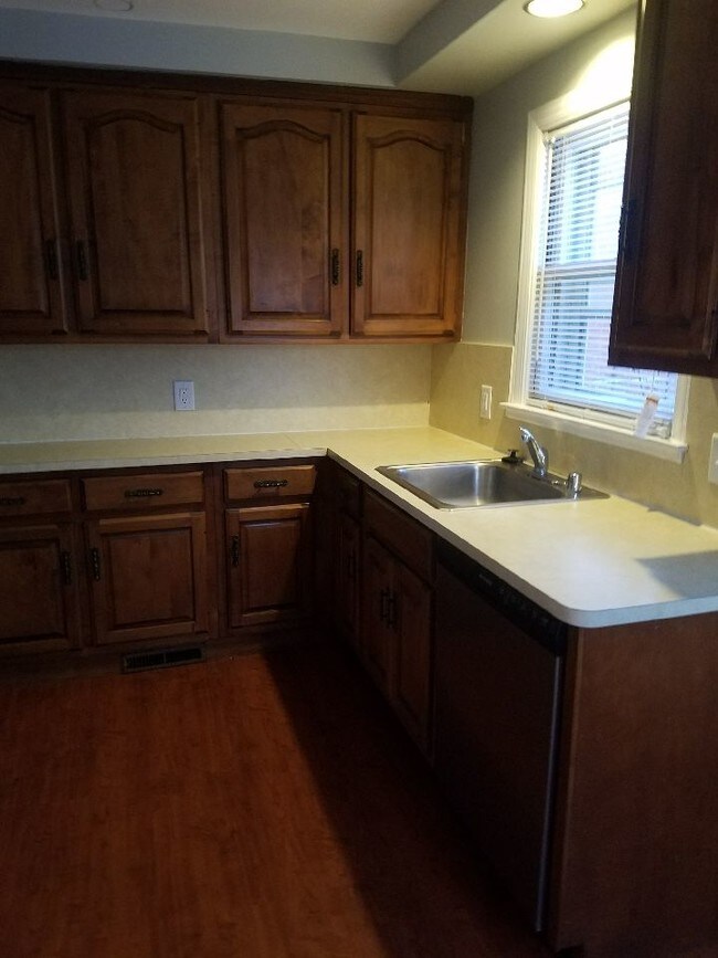 Foto del edificio - 22906 Firwood Ave