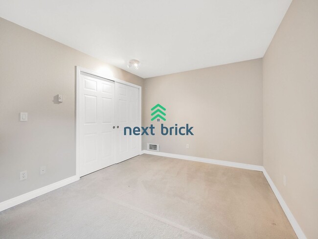 Building Photo - 2 Bed  2.5 Bath Townhome for Rent!