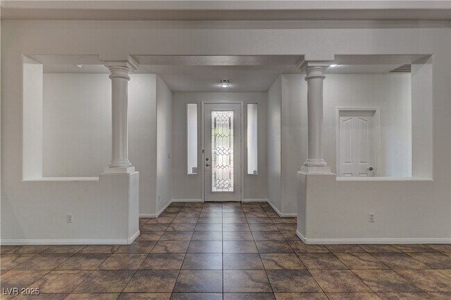 Foto del edificio - 10125 James Harbin Ave