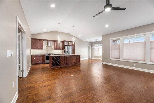 Foto del edificio - 1352 Creeks Edge Dr