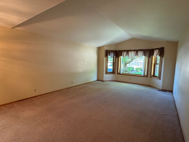 Building Photo - Beautifully landscaped 3 bed/2 bath home in Springfield