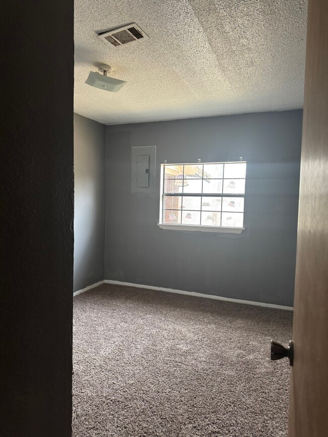 Building Photo - Russell Street 200-1