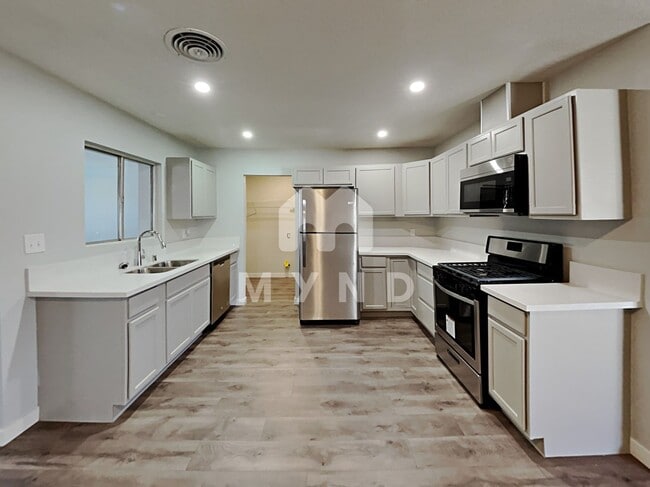 Building Photo - 3101 Holly Hill Ave