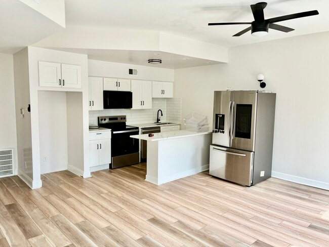 Building Photo - 2747 Armand Pl