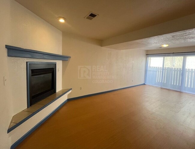 Photo - 911 Tulip St Townhome